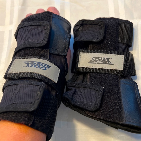 Crazy creek Wristguards - One Pair. Protector for your your hands. - Picture 2 of 4